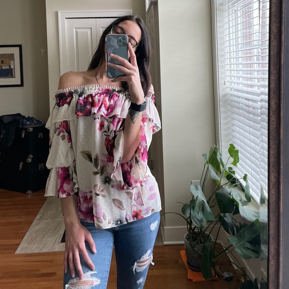 White House Black Market off the shoulder top - Picture 5 of 5